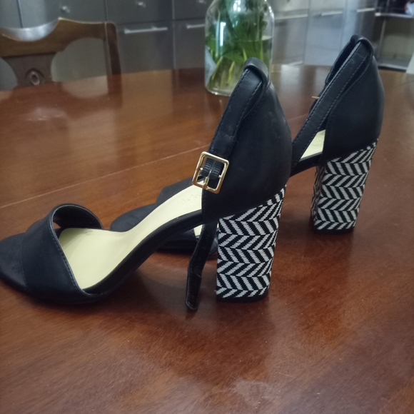 Expressions Black Heels - Picture 3 of 6